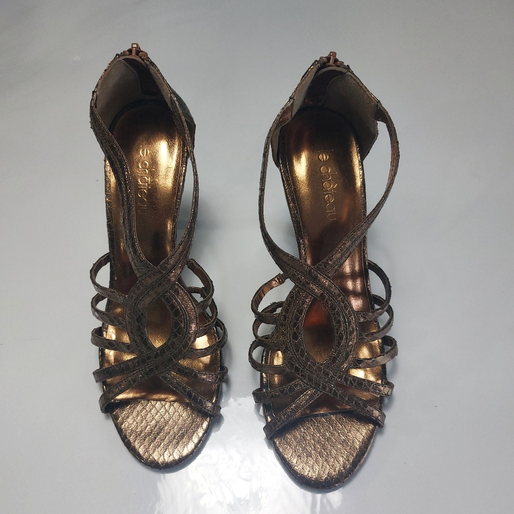 Le Charteau Ladies High Heels Shoes Size 7.5M Bronze Color.